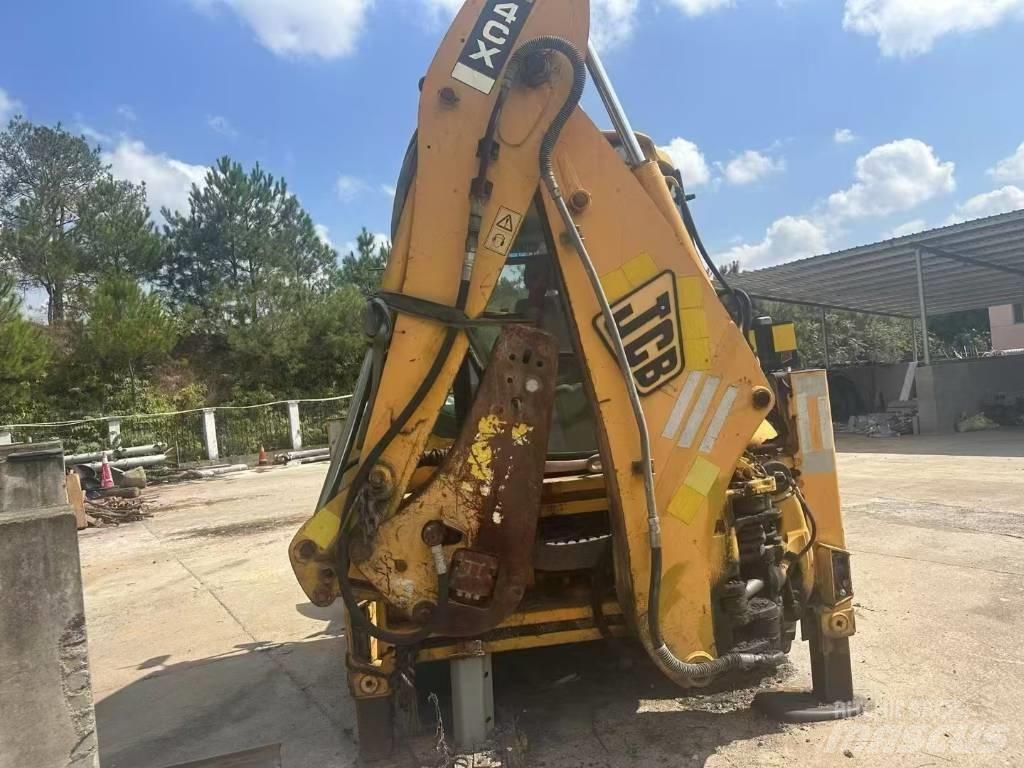 JCB 4 CX Bagri goseničarji