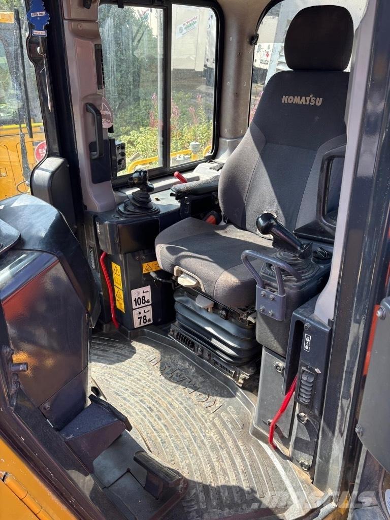 Komatsu D 65 PXi-18 Buldožerji goseničarji