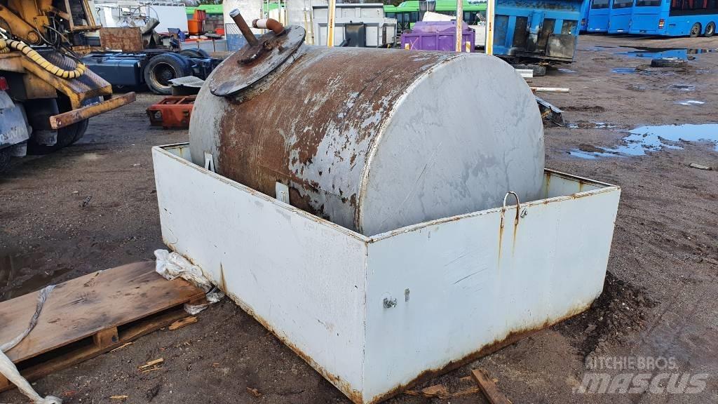  FUEL TANK Cisterne