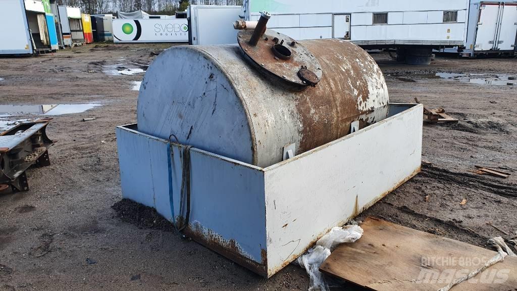  FUEL TANK Cisterne