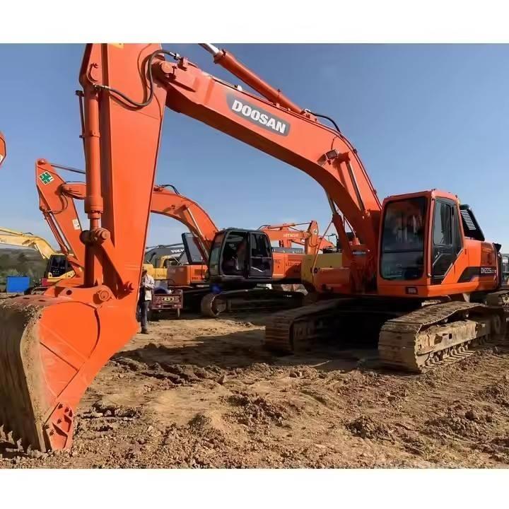 Doosan DH 225 Bagri goseničarji