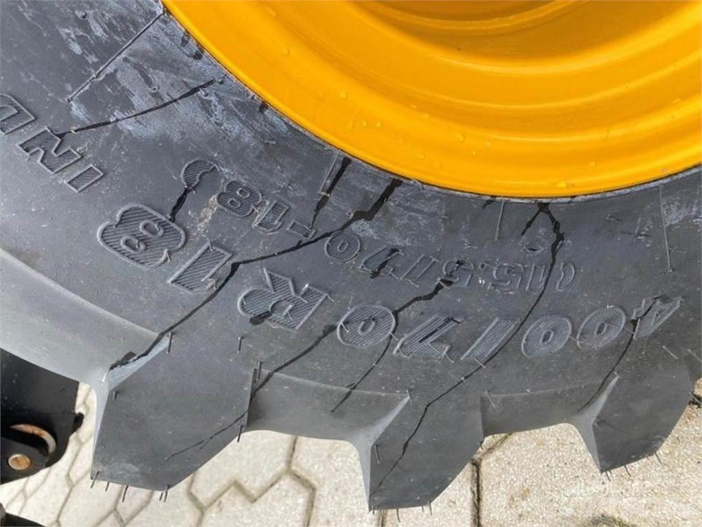 JCB 407 Kolesni nakladalci