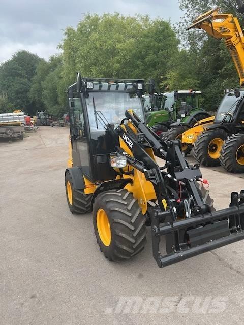 JCB 403 PLUS Kmetijski teleskopski nakladalci