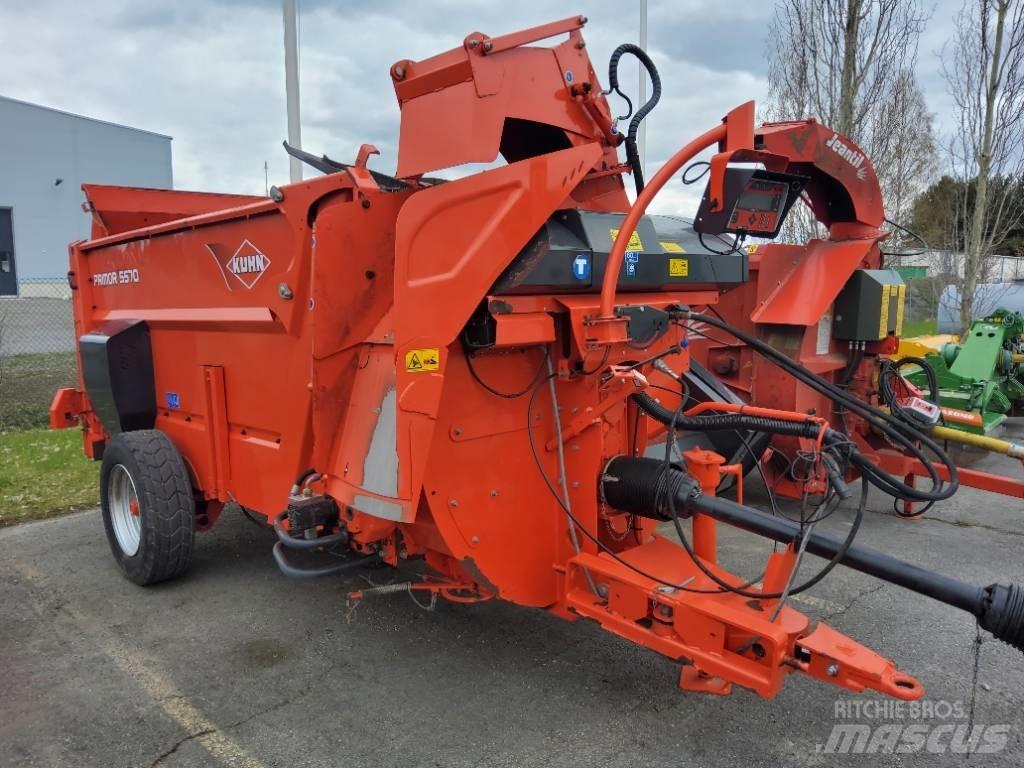 Kuhn Primor 5570 M Rezač za bale, oprema za rezanje in odvijanje bal