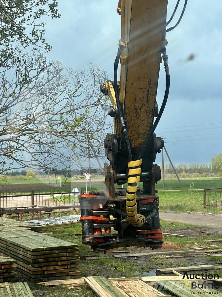 New Holland E 145 Bagri goseničarji