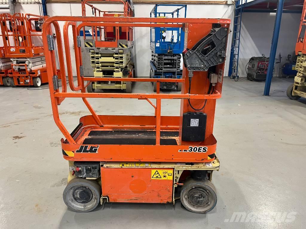 JLG 1230 ES Vertikalna dvigala