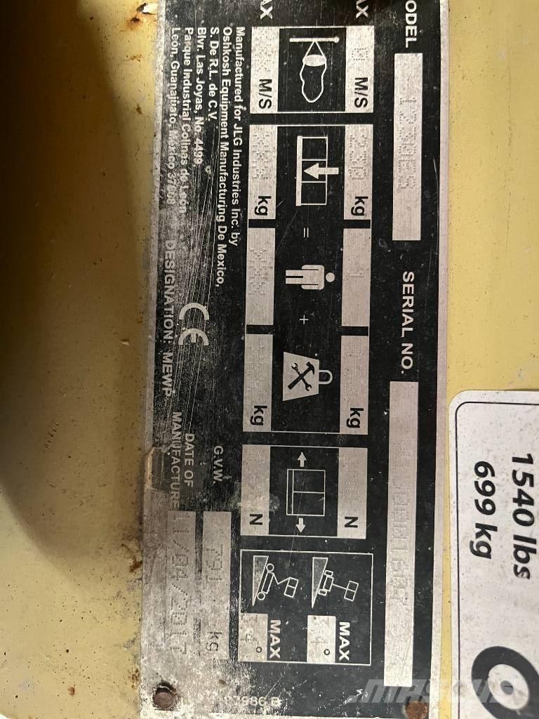 JLG 1230 ES Vertikalna dvigala
