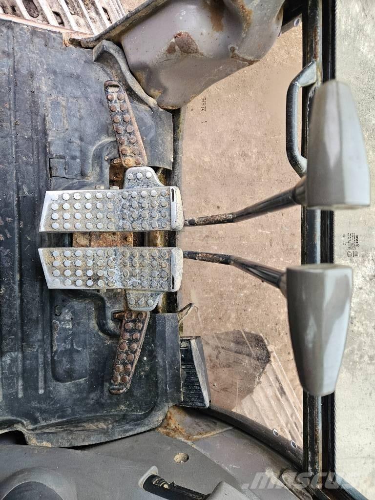 Hitachi ZX 200 LC Bagri goseničarji