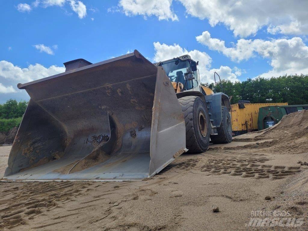 Liebherr L 586 Kolesni nakladalci