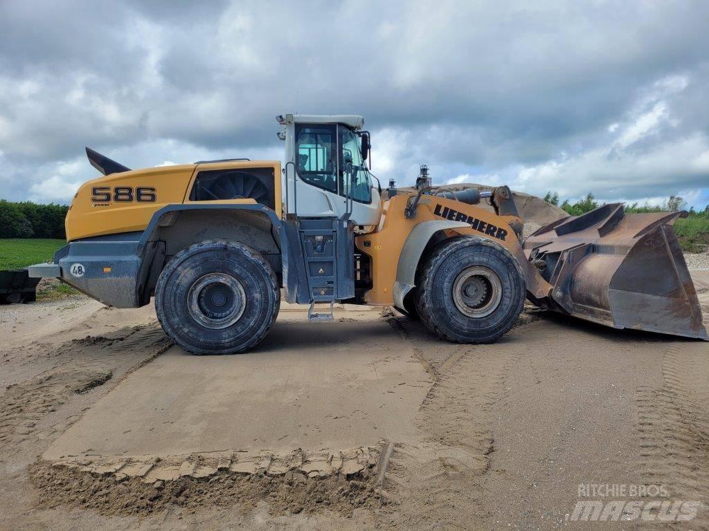 Liebherr L 586 Kolesni nakladalci