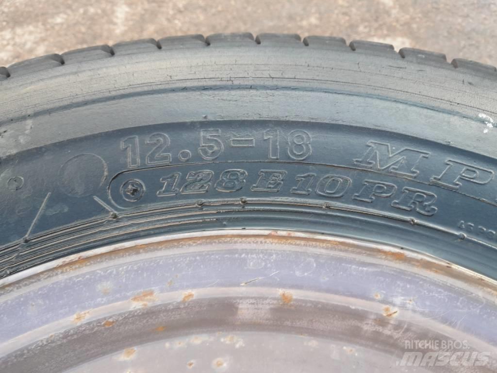 Dunlop 12,5-18 Hjul Gume, kolesa in platišča