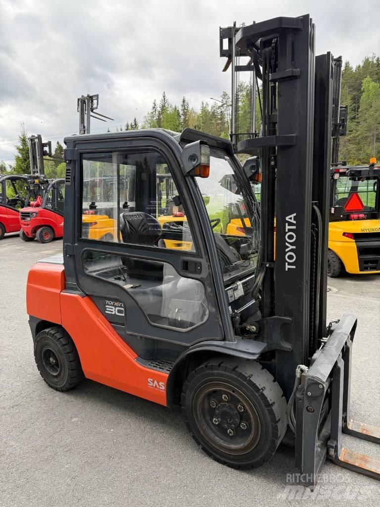 Toyota 02-8 FDF 30 Dizelski viličarji