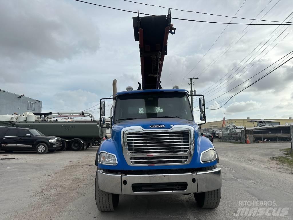 Freightliner M2 Tovornjaki s kesonom/platojem