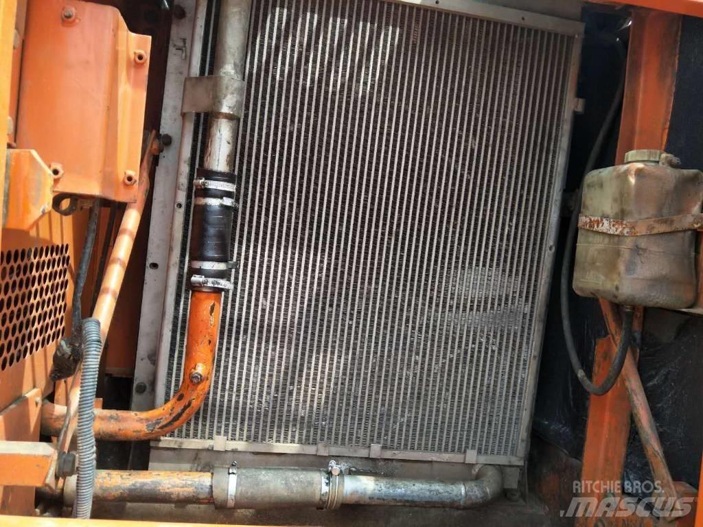 Doosan DX 225 LC Bagri goseničarji