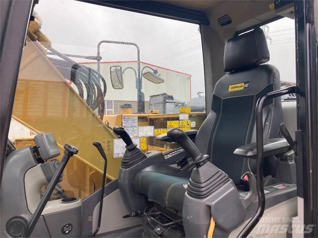 CAT 311 F L RR Bagri na kolesih