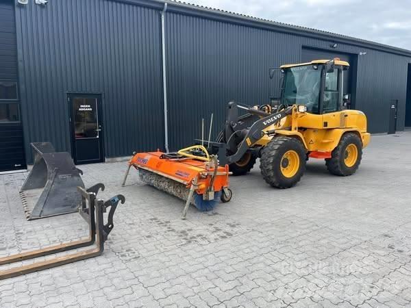 Volvo L 30 G Kolesni nakladalci