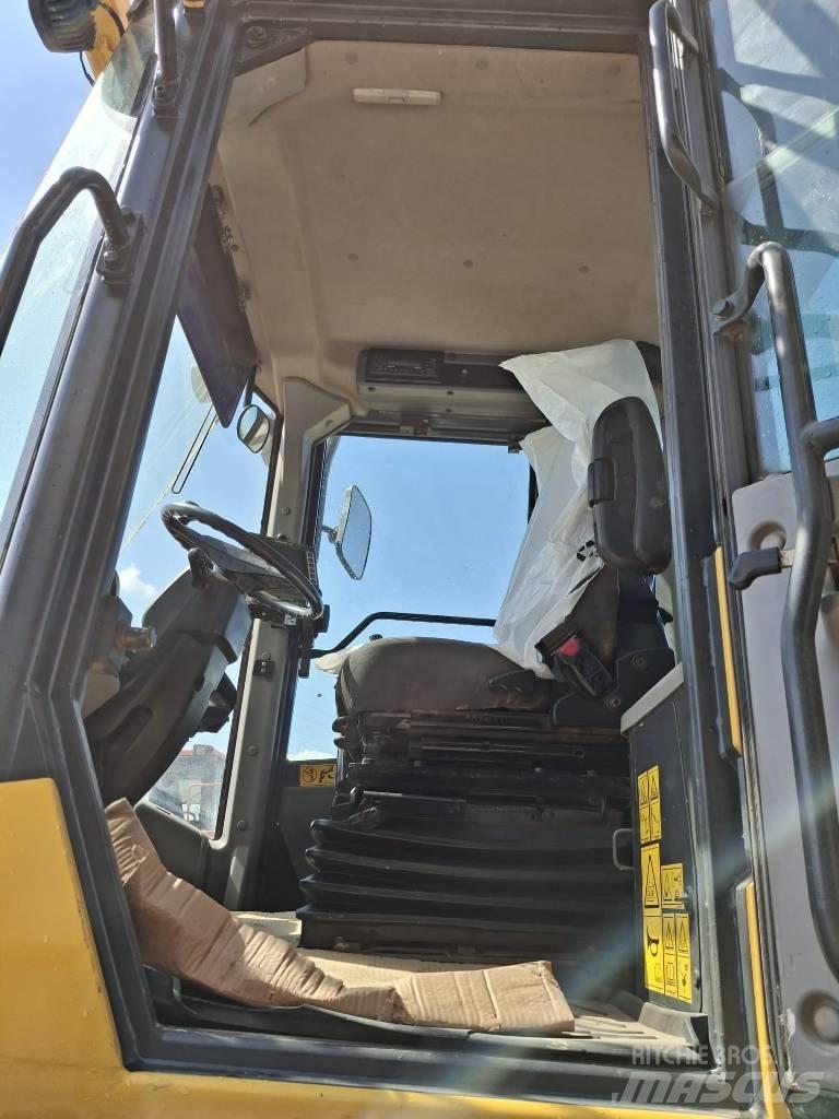 Komatsu WA 380-8 Mini nakladalci