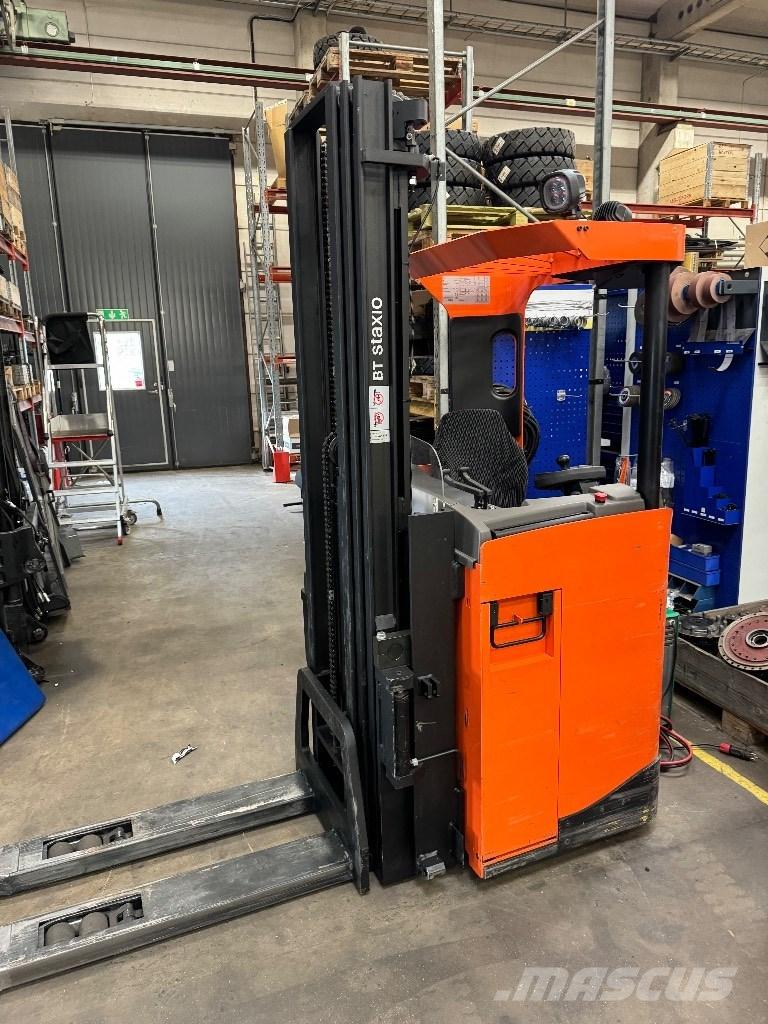 Toyota SRE135L Samopogonski ročni viličarji