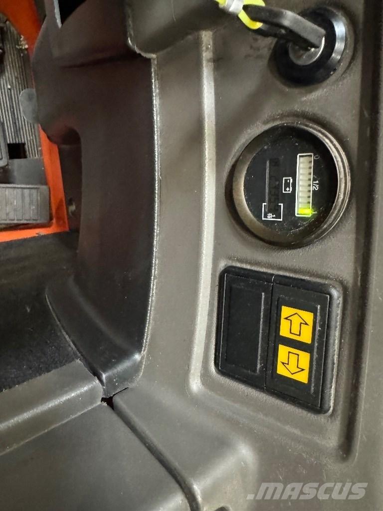 Toyota SRE135L Samopogonski ročni viličarji