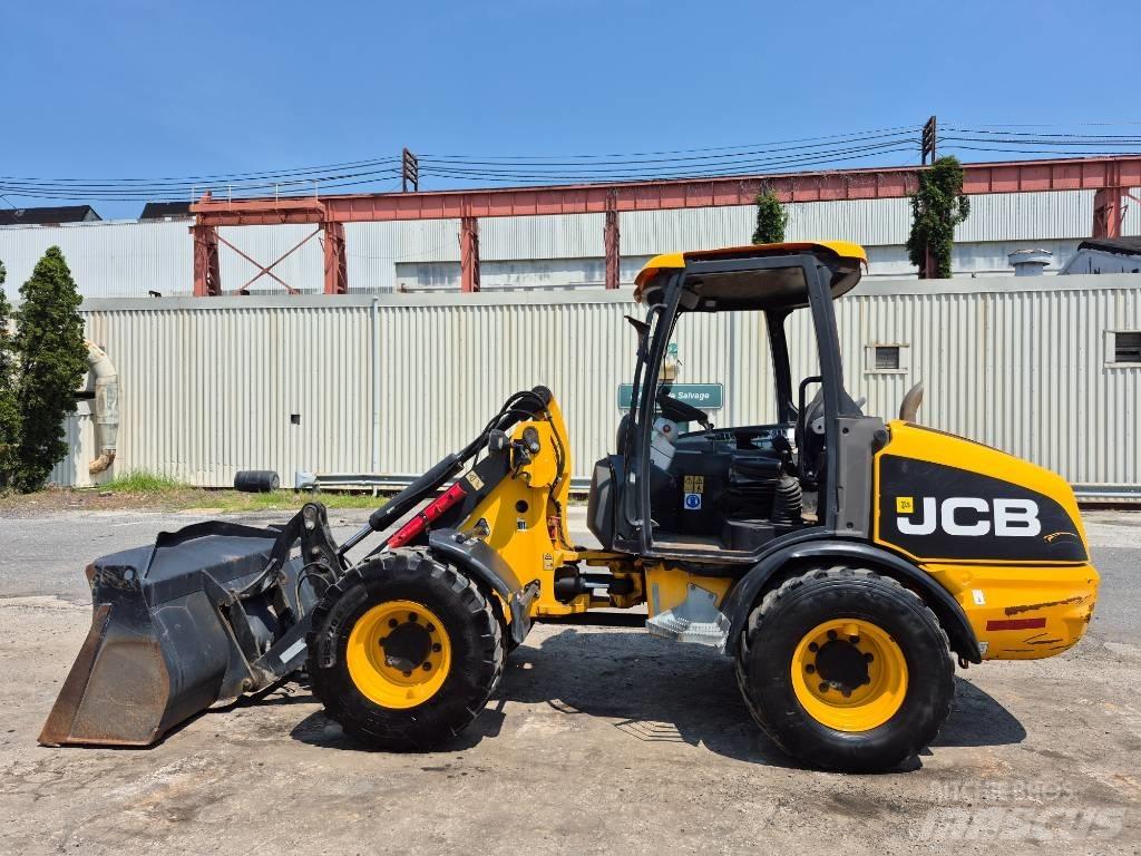 JCB 406 B Kolesni nakladalci