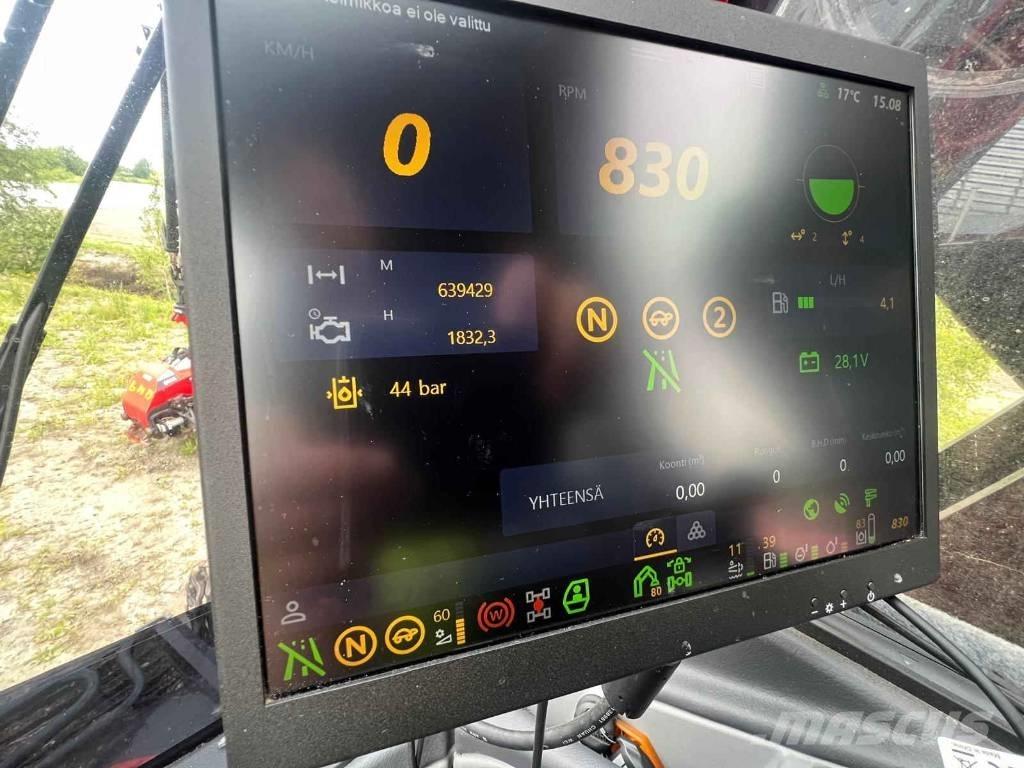 Komatsu 951 XC Harvesterji