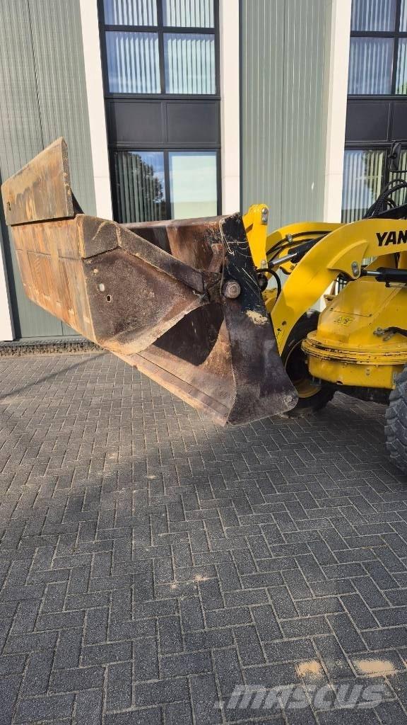 Yanmar V70s Kolesni nakladalci