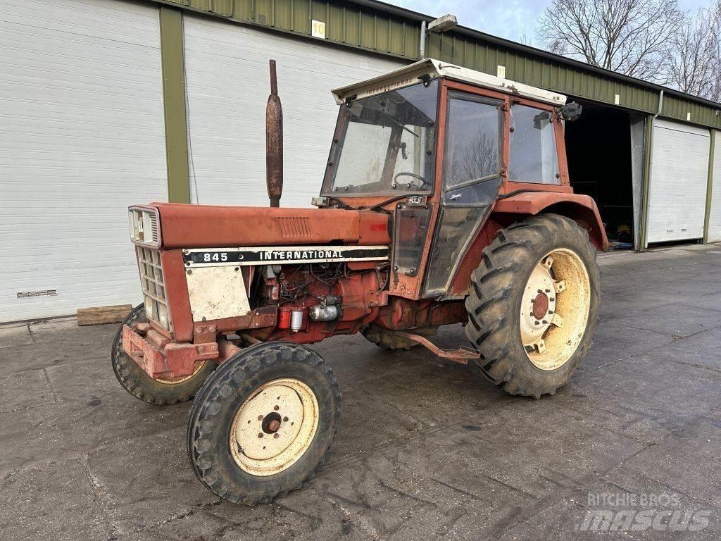 International 845 Traktorji