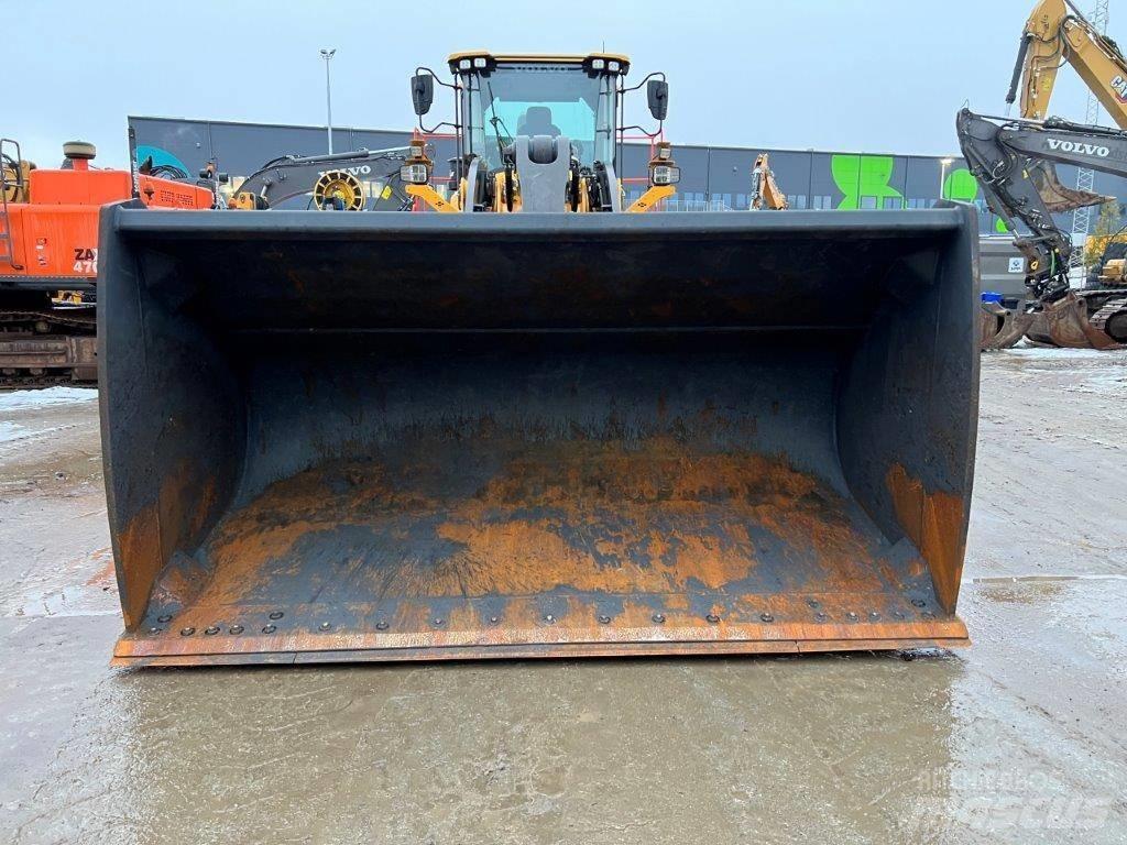 Volvo L260H Kolesni nakladalci