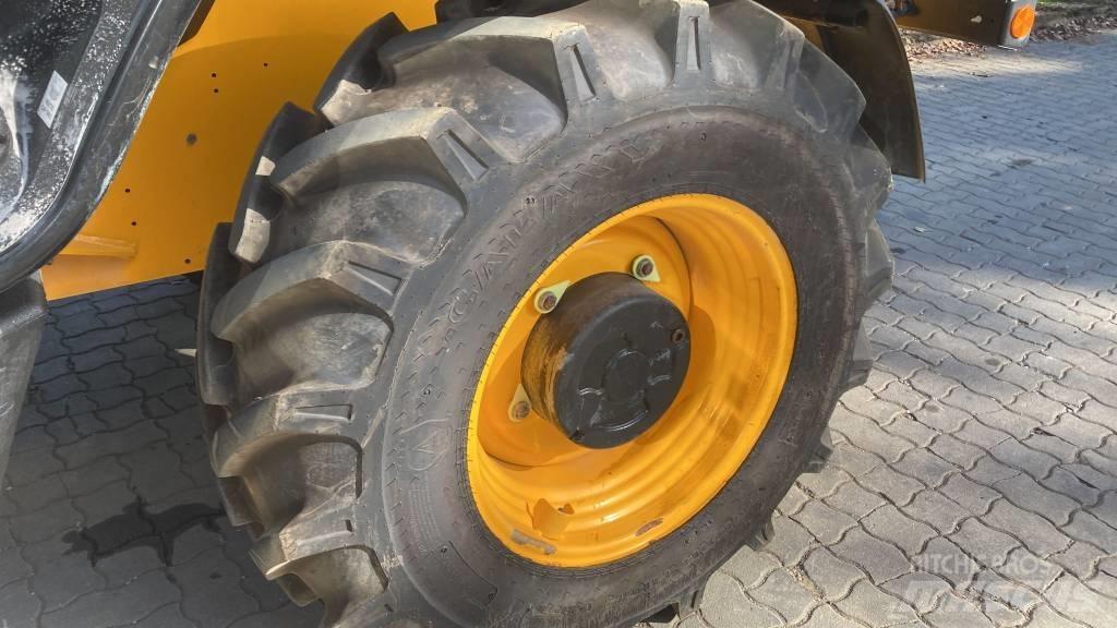 JCB 535 V 125 Teleskopski viličarji