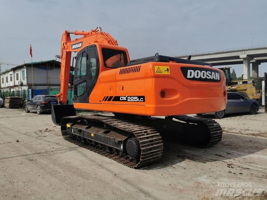 Doosan DX 225 LC Bagri goseničarji