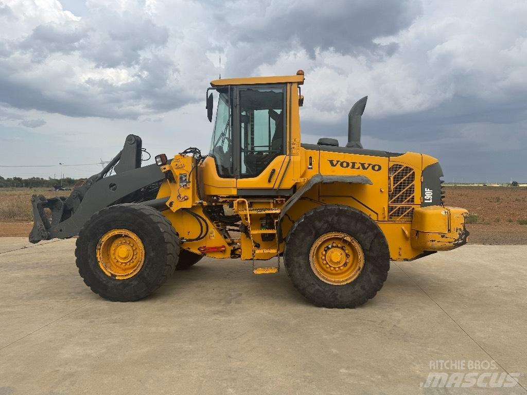 Volvo L90F Kolesni nakladalci