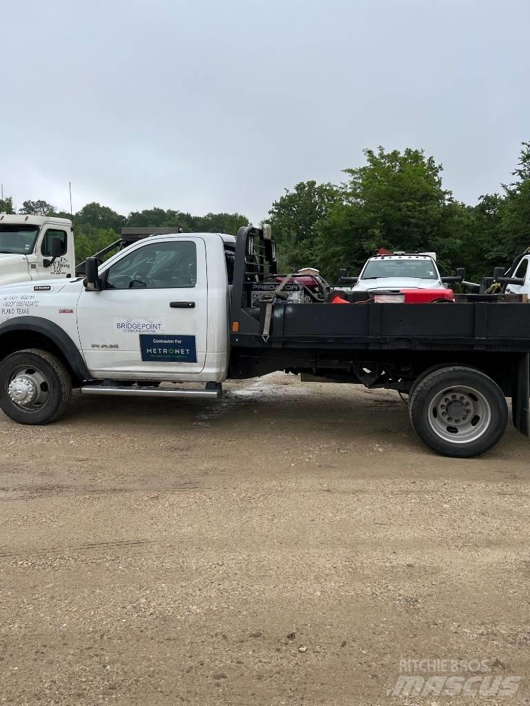 RAM 5500 Tovornjaki s kesonom/platojem