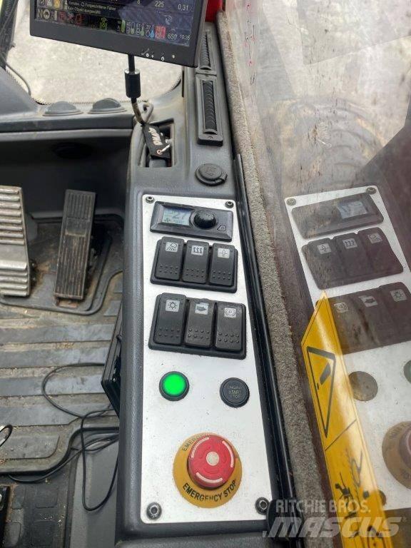 Komatsu 931 XC Harvesterji