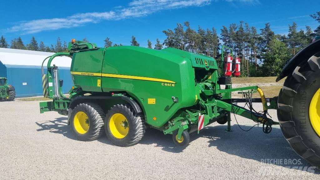 John Deere C441R Balirke (okrogle bale)