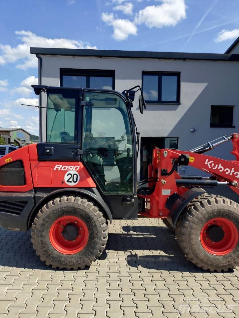Kubota R 090 Kolesni nakladalci