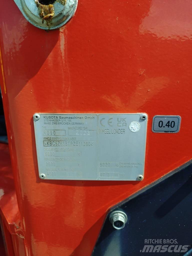 Kubota R 090 Kolesni nakladalci