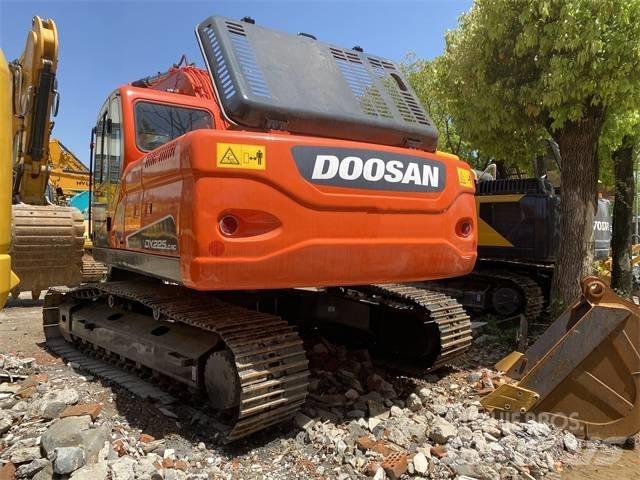 Doosan DX 225 LC Bagri goseničarji