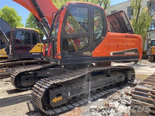 Doosan DX 225 LC Bagri goseničarji