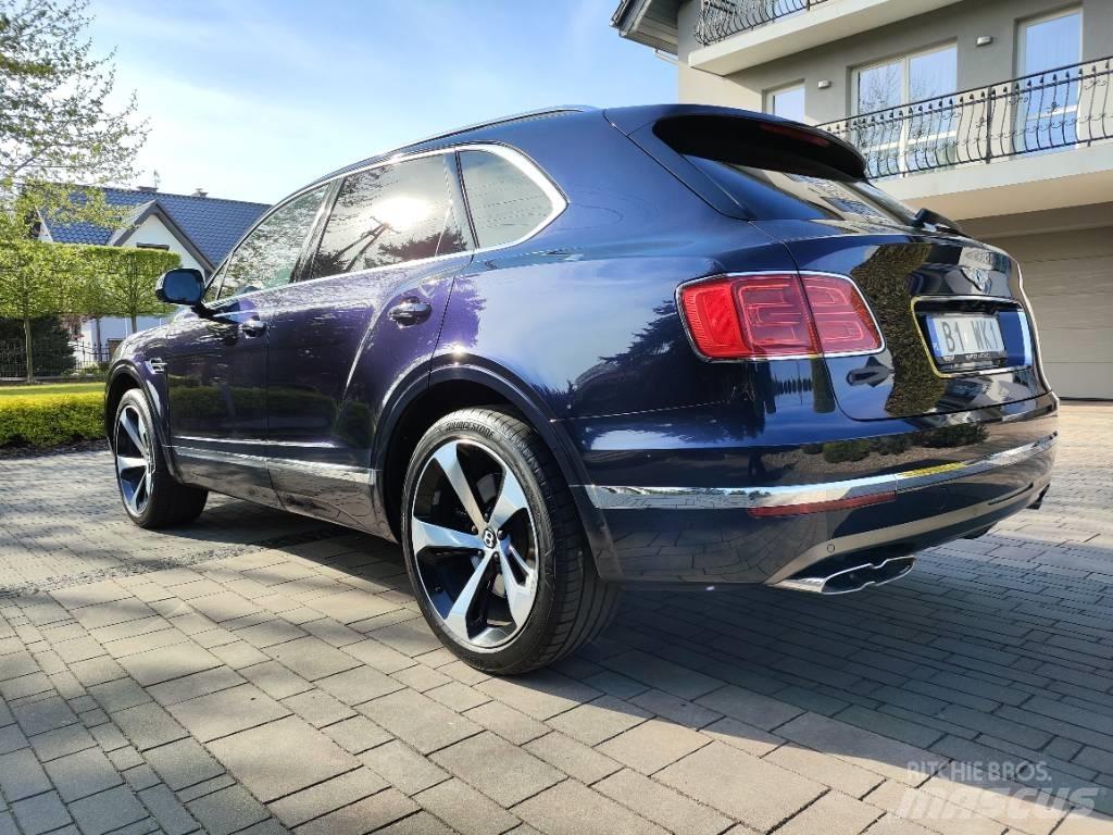 Bentley Bentayga V8 Avtomobili