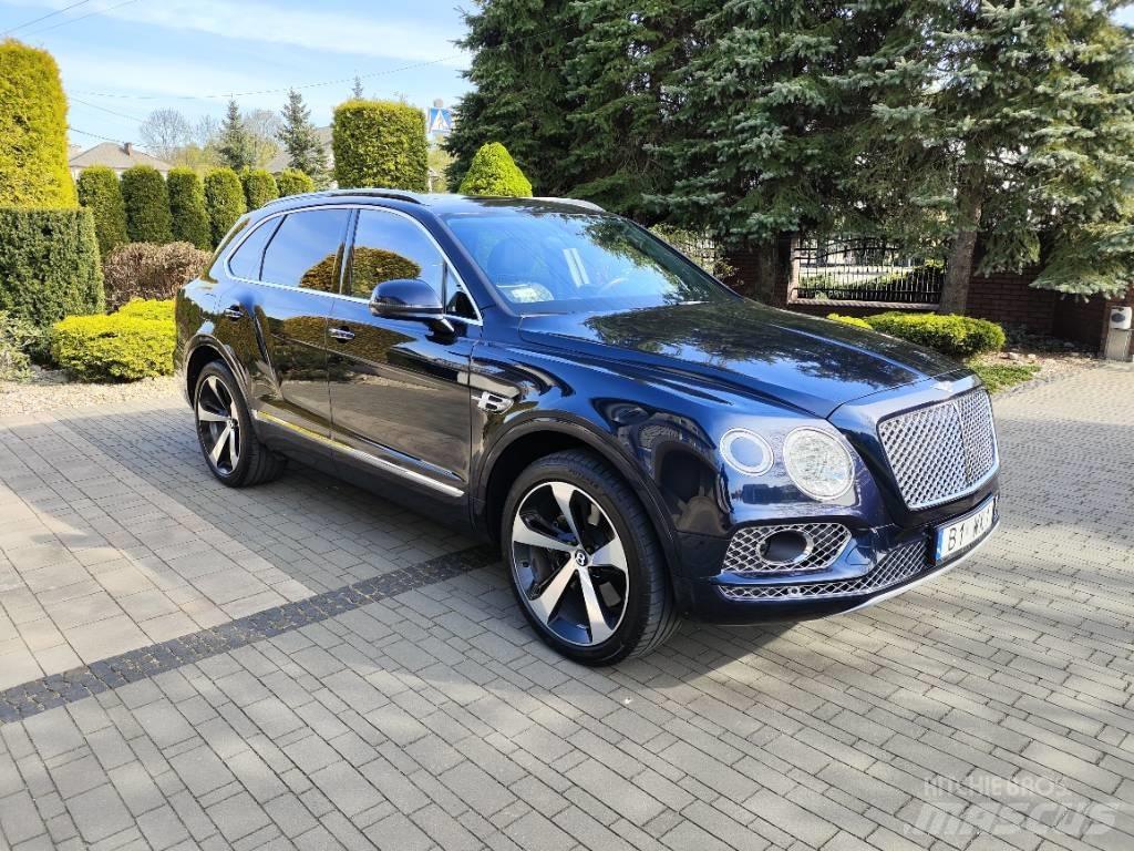 Bentley Bentayga V8 Avtomobili