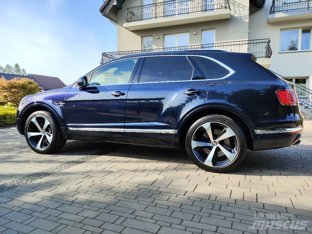 Bentley Bentayga V8 Avtomobili
