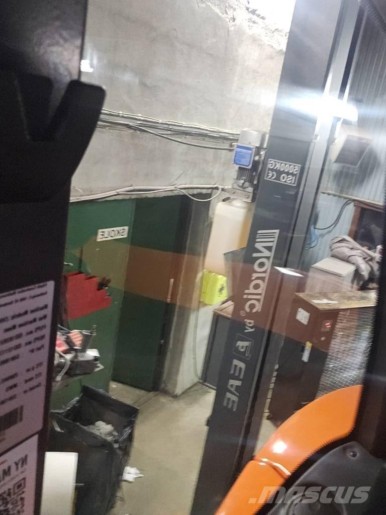 Hitachi ZX 95 W-7 Bagri na kolesih