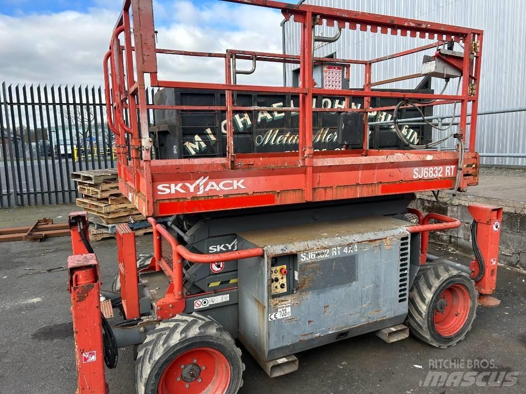 SkyJack SJ 6832 RT Škarjaste dvižne ploščadi