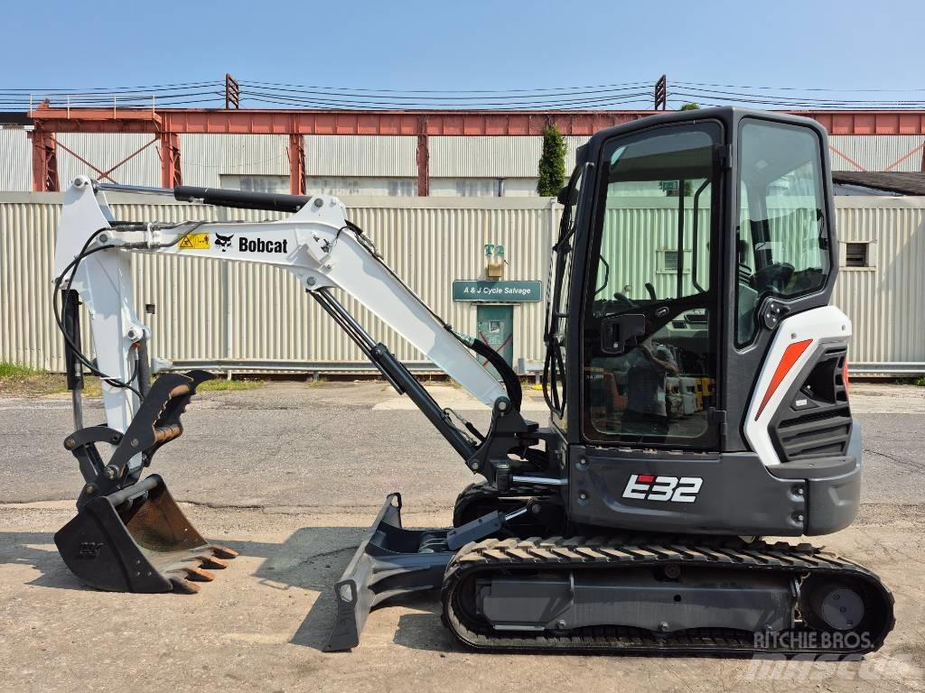 Bobcat E 32i Bagri goseničarji