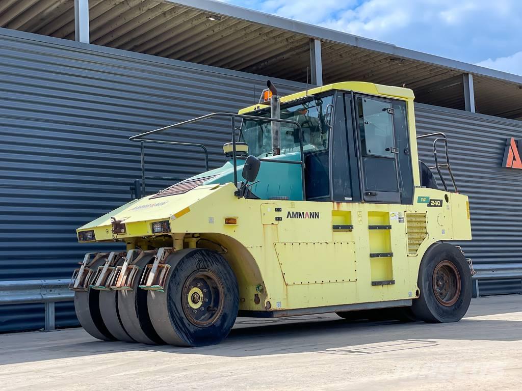 Ammann AP 240 Kolesni valjarji s pnevmatikami