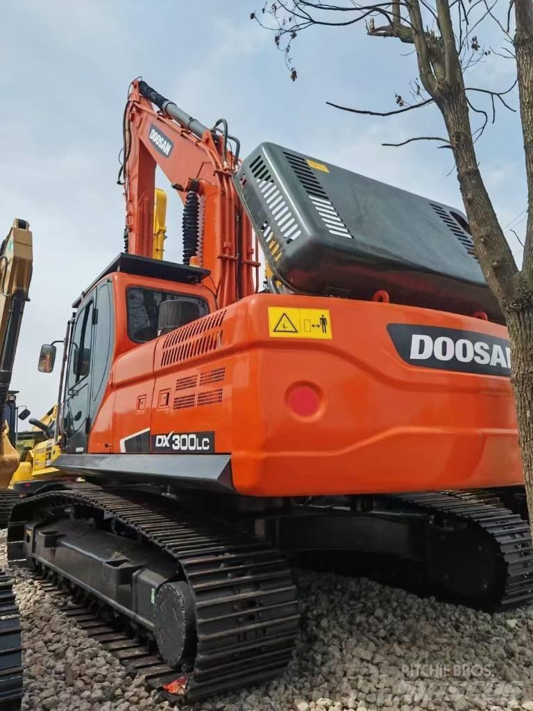 Doosan DX 300 LCA Bagri goseničarji