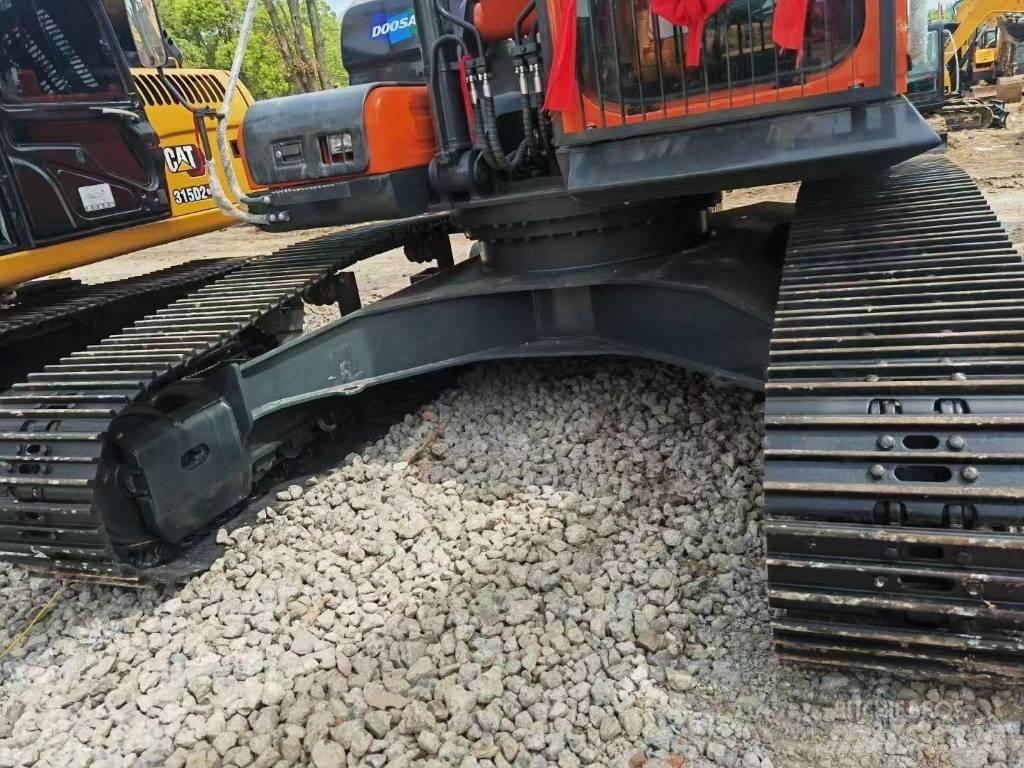 Doosan DX 300 LCA Bagri goseničarji