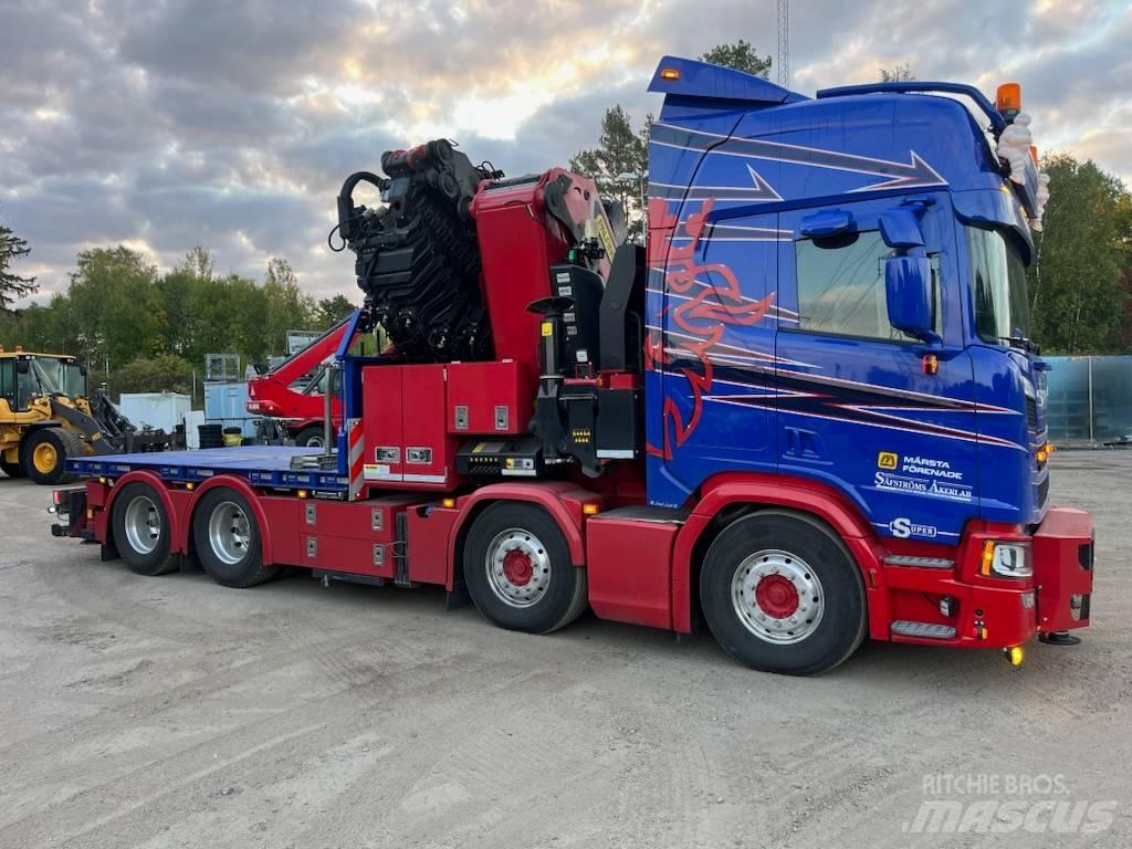 Scania R 560 Tovornjaki z žerjavom
