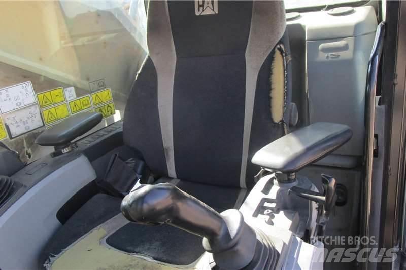 CAT 374FL Mini bagri <7t