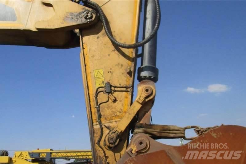 CAT 374FL Mini bagri <7t